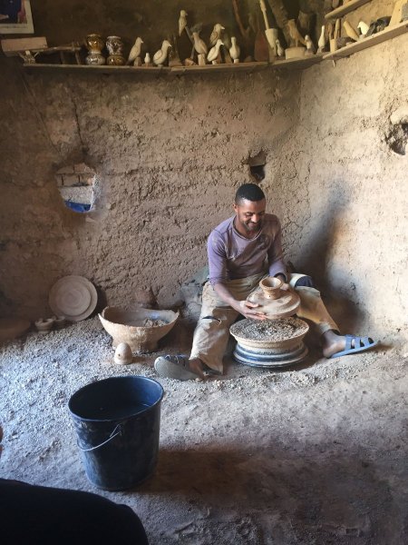 Potter, Skoura, Morocco